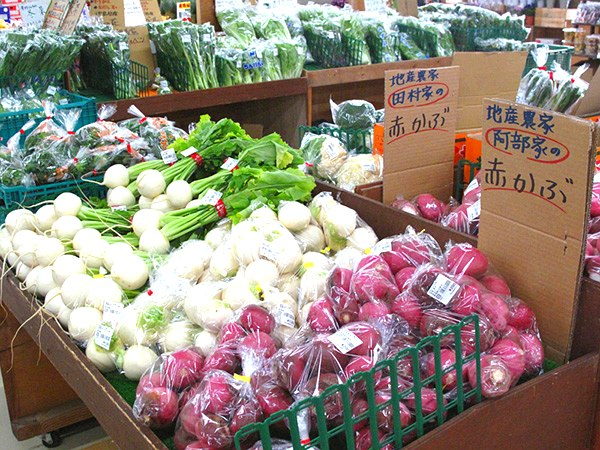 店内に並ぶ農産物